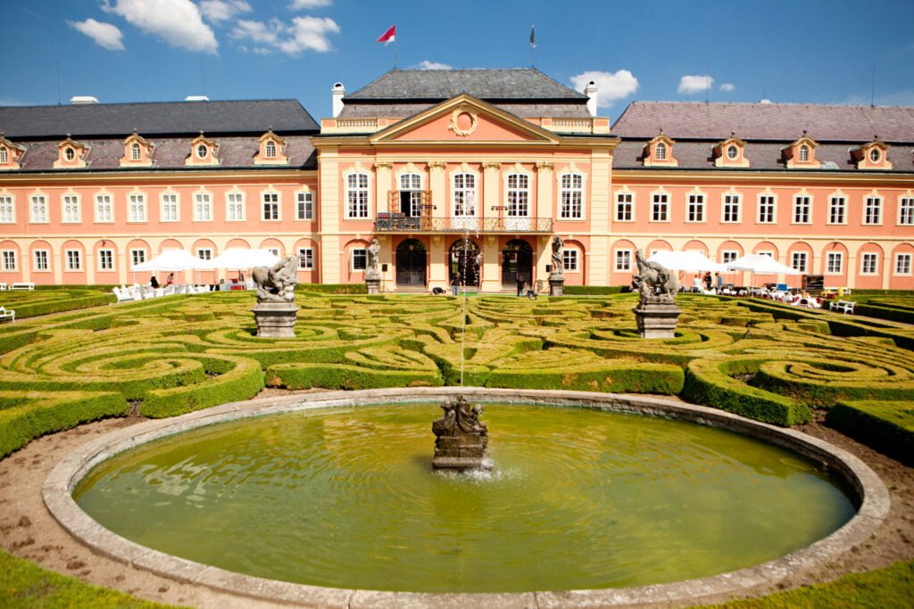 Castles and Chateaux – wedding photo 4