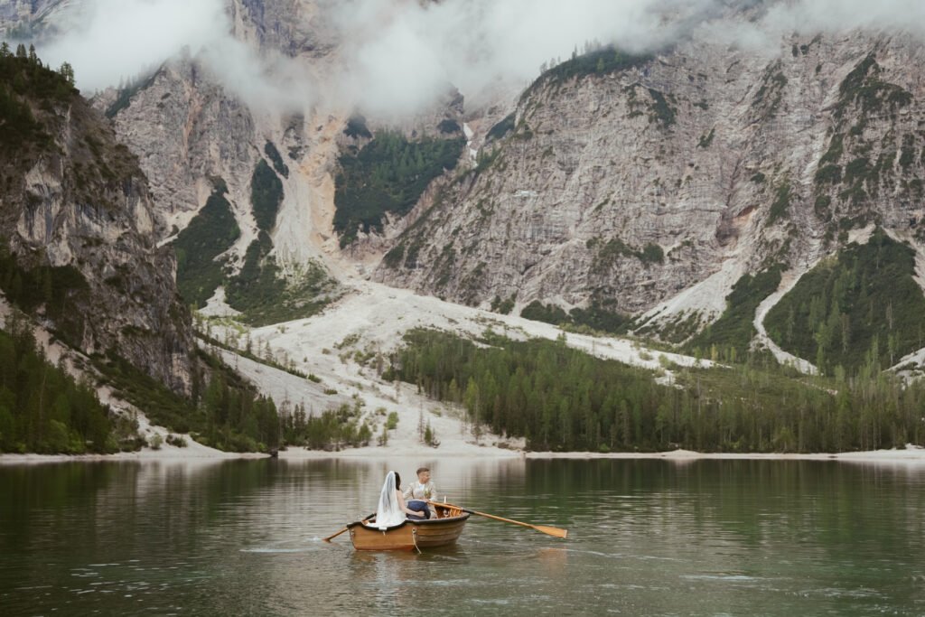 svatba v Itálii u jezera Lago di Braies