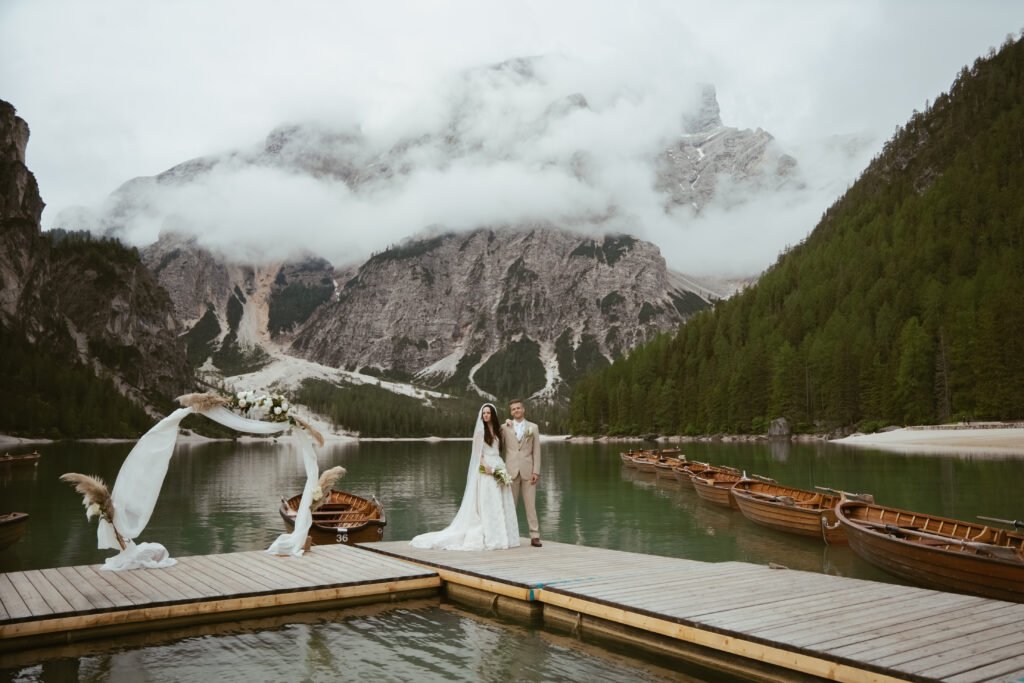 svatba v Itálii u jezera Lago di Braies