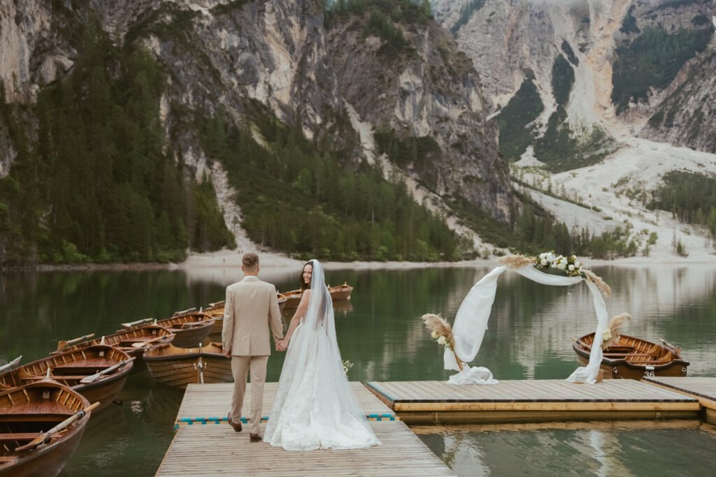 svatba v Itálii u jezera Lago di Braies