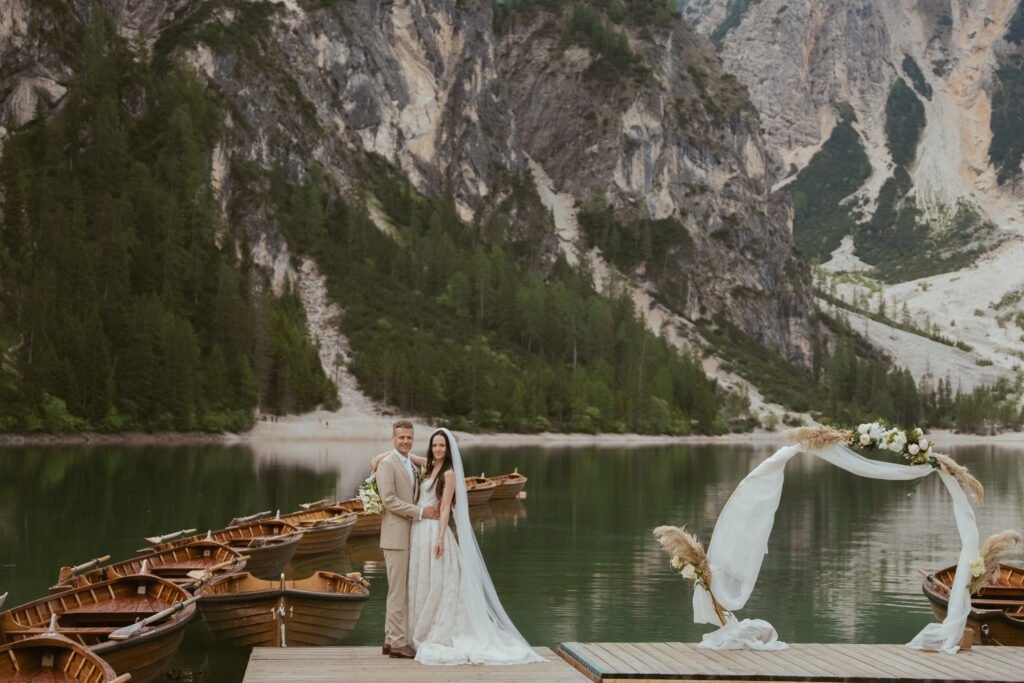svatba v Itálii u jezera Lago di Braies