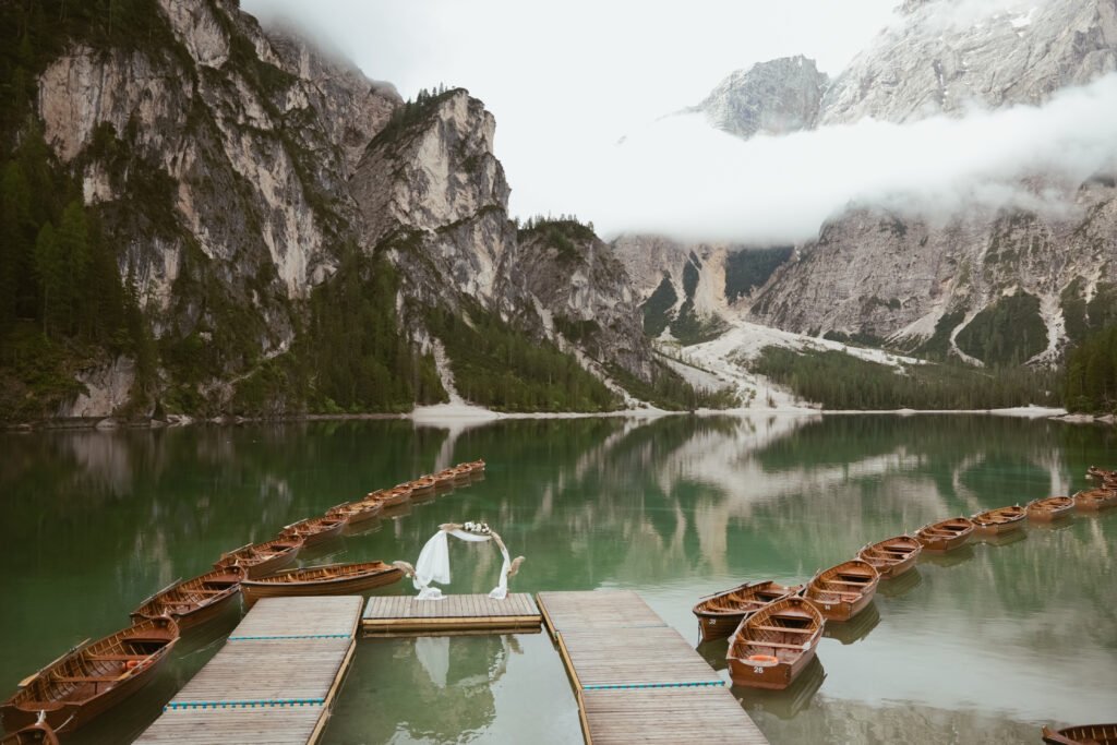 svatba v Itálii u jezera Lago di Braies