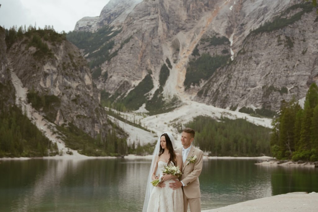 svatba v Itálii u jezera Lago di Braies